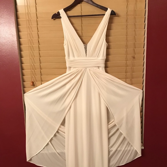 Gorgeous white gown - Picture 1 of 4